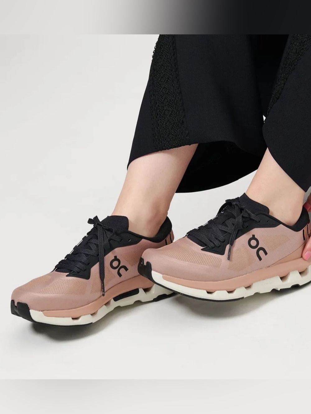 On Running Women's Cloudzone Sneakers in Rosebrown and Black, size 9.5 - Picture 3 of 10